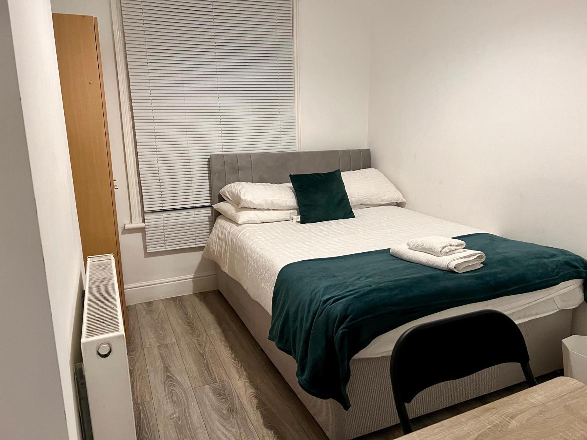 The Coral Guest House 1 Fratton Park 포츠머스 외부 사진