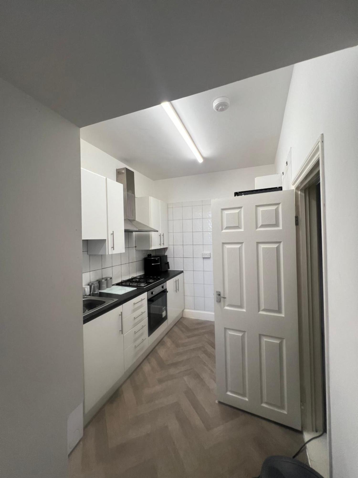 The Coral Guest House 1 Fratton Park 포츠머스 외부 사진