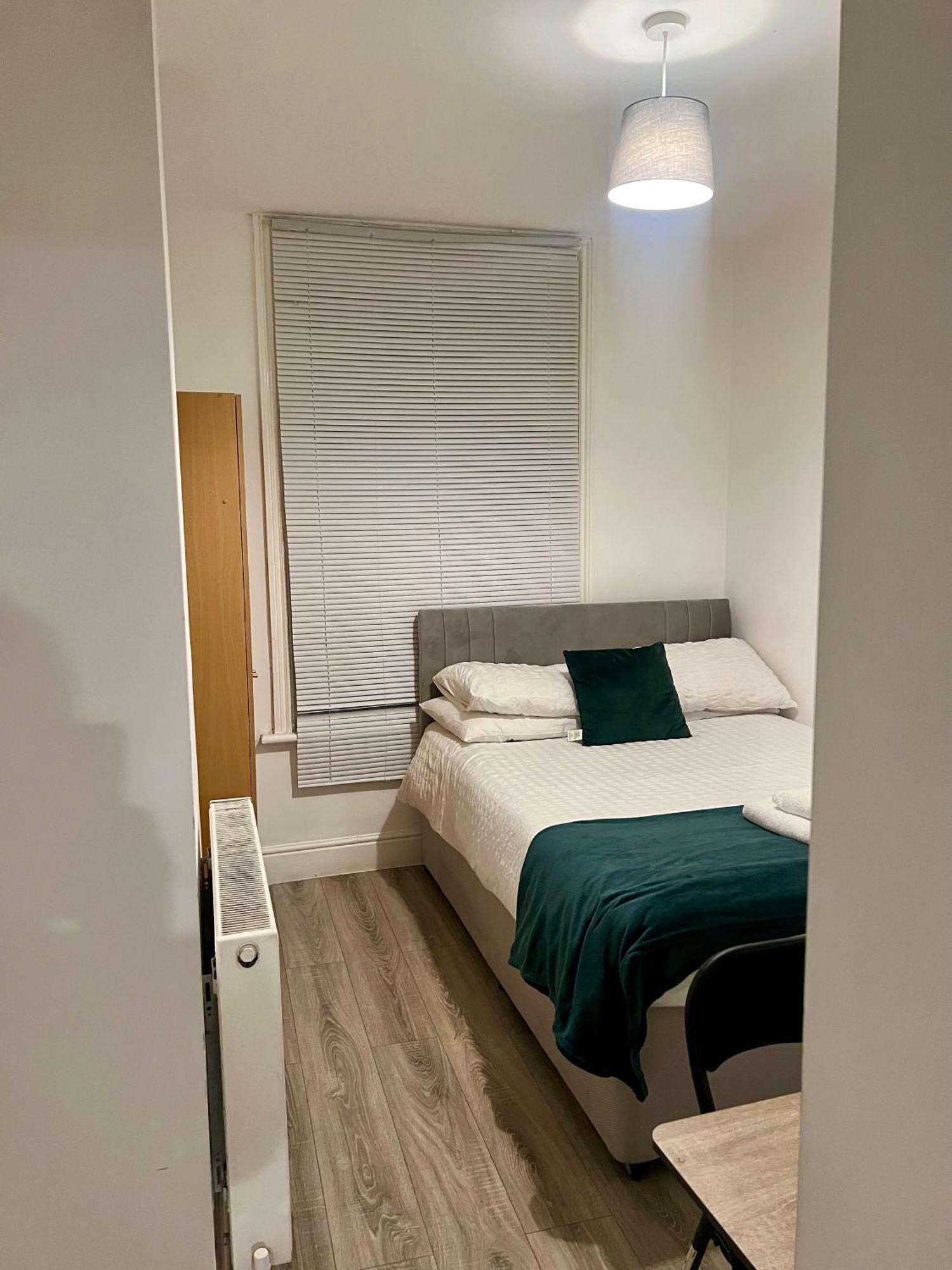 The Coral Guest House 1 Fratton Park 포츠머스 외부 사진