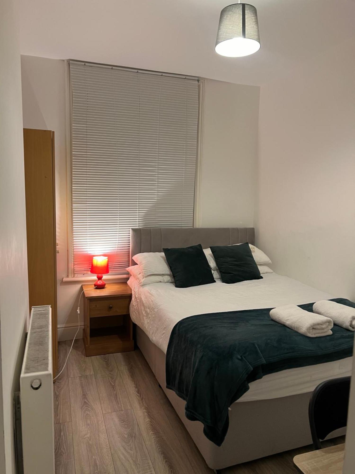 The Coral Guest House 1 Fratton Park 포츠머스 외부 사진