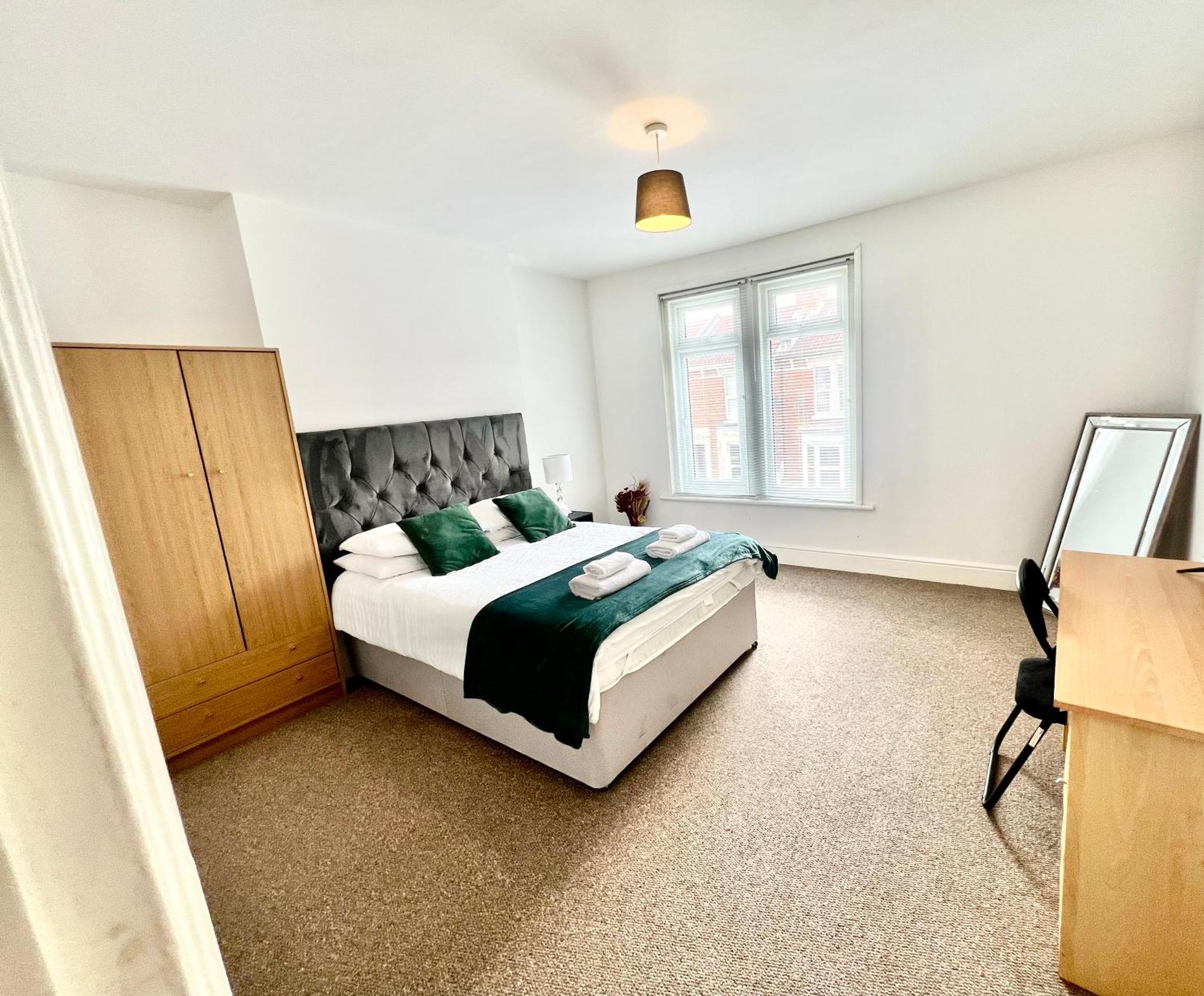 The Coral Guest House 1 Fratton Park 포츠머스 외부 사진