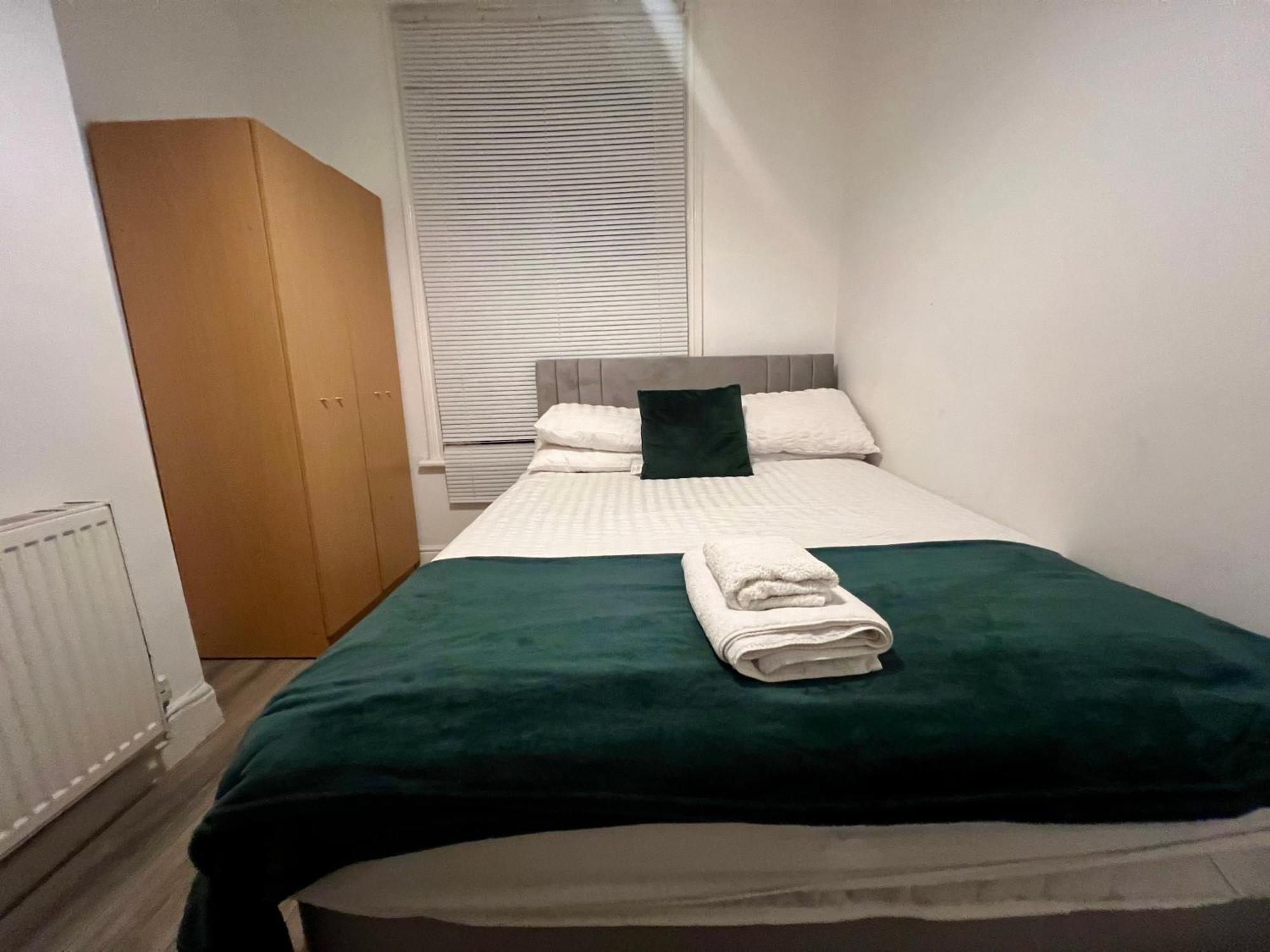 The Coral Guest House 1 Fratton Park 포츠머스 외부 사진