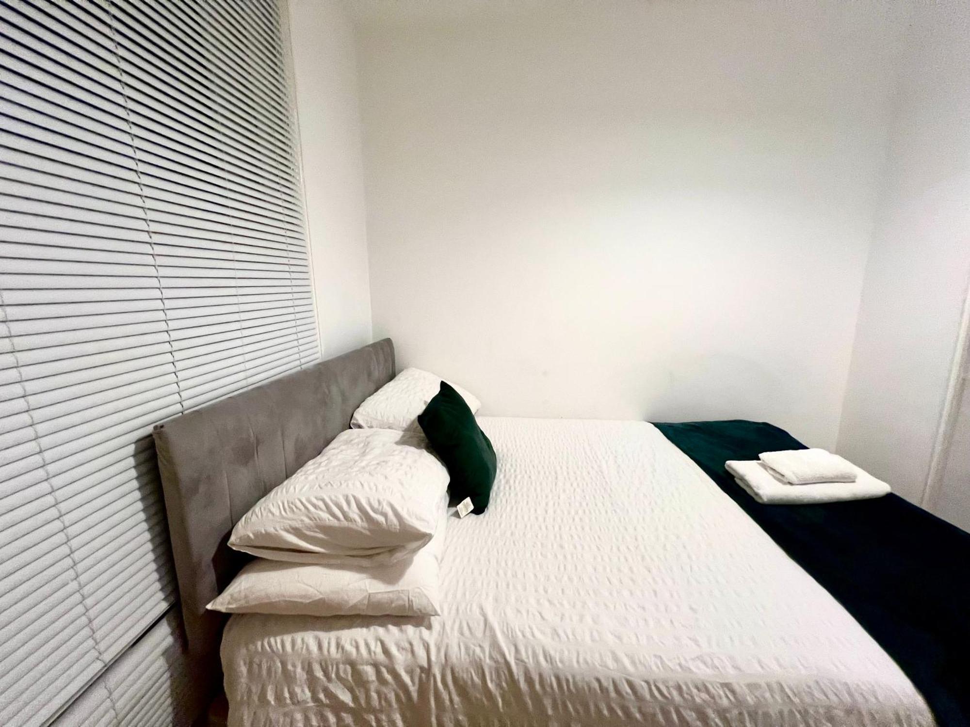 The Coral Guest House 1 Fratton Park 포츠머스 외부 사진