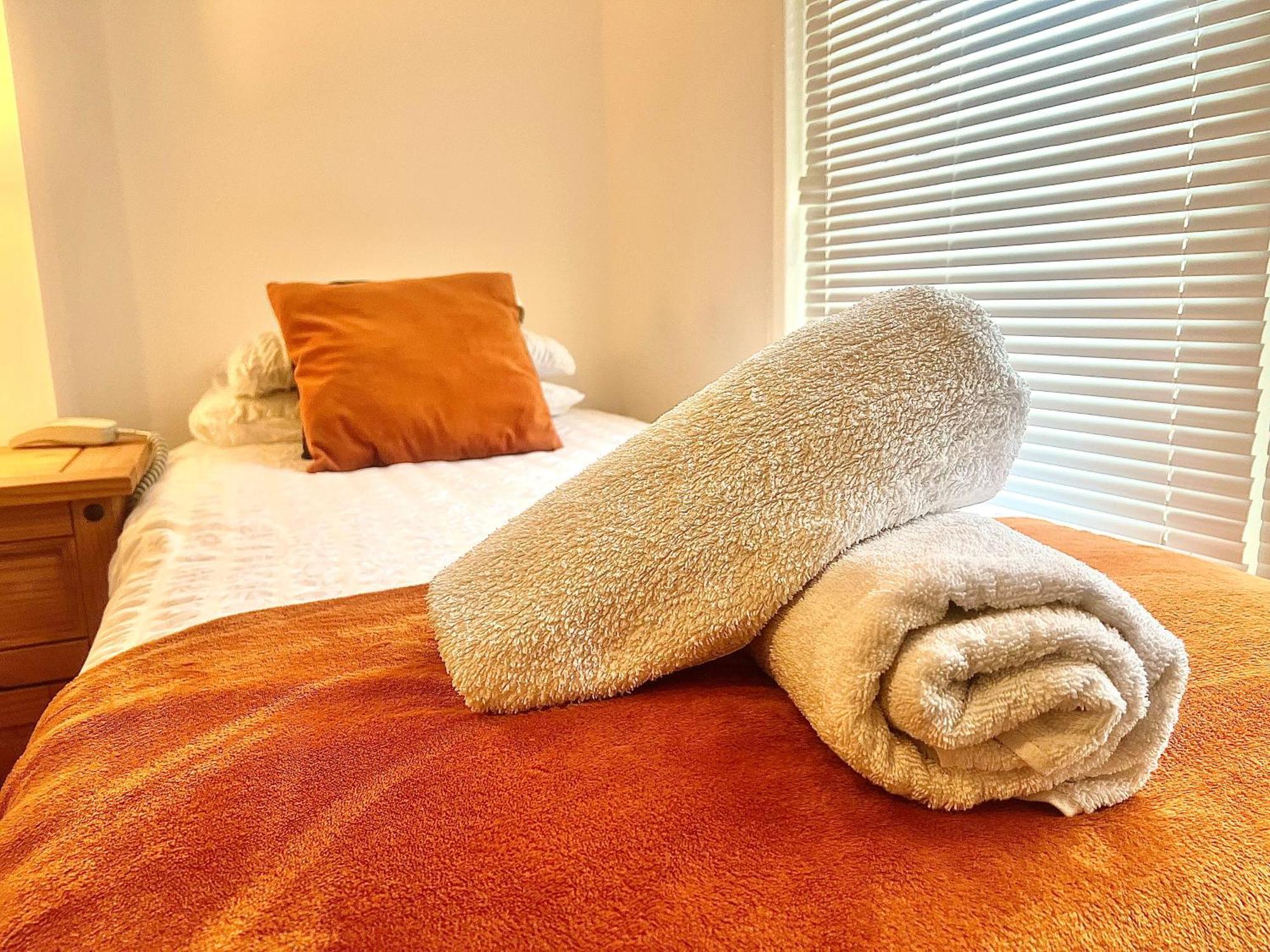 The Coral Guest House 1 Fratton Park 포츠머스 외부 사진